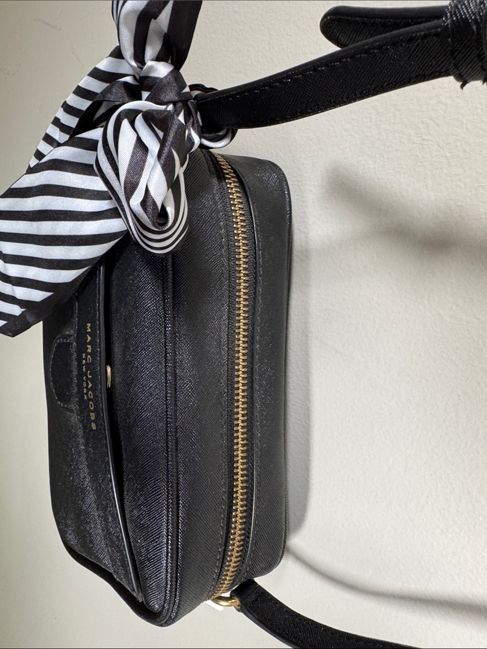 Marc Jacobs Black Crossbody Dog Lover Bundle + Vera Bradley Wallet - Picture 7 of 10